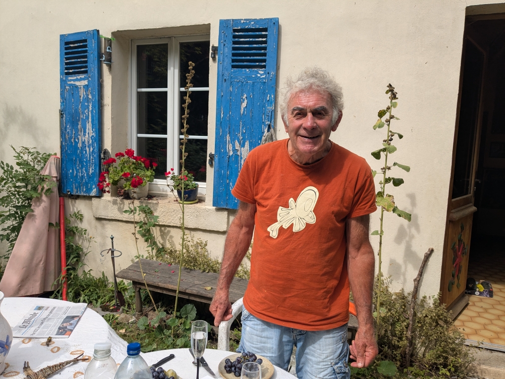 De Morlaix à Paris, Jean-Yves Quéméneur marche nu-pieds, pour défendre le vivant